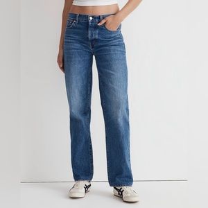 Curvy low slung straight jeans in Palmina Wash